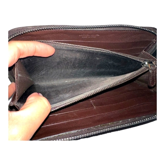 BOTTEGA VENETA BROWN ZIP LEATHER WALLET SILVER HARDWARE EUC - Picture 9 of 15